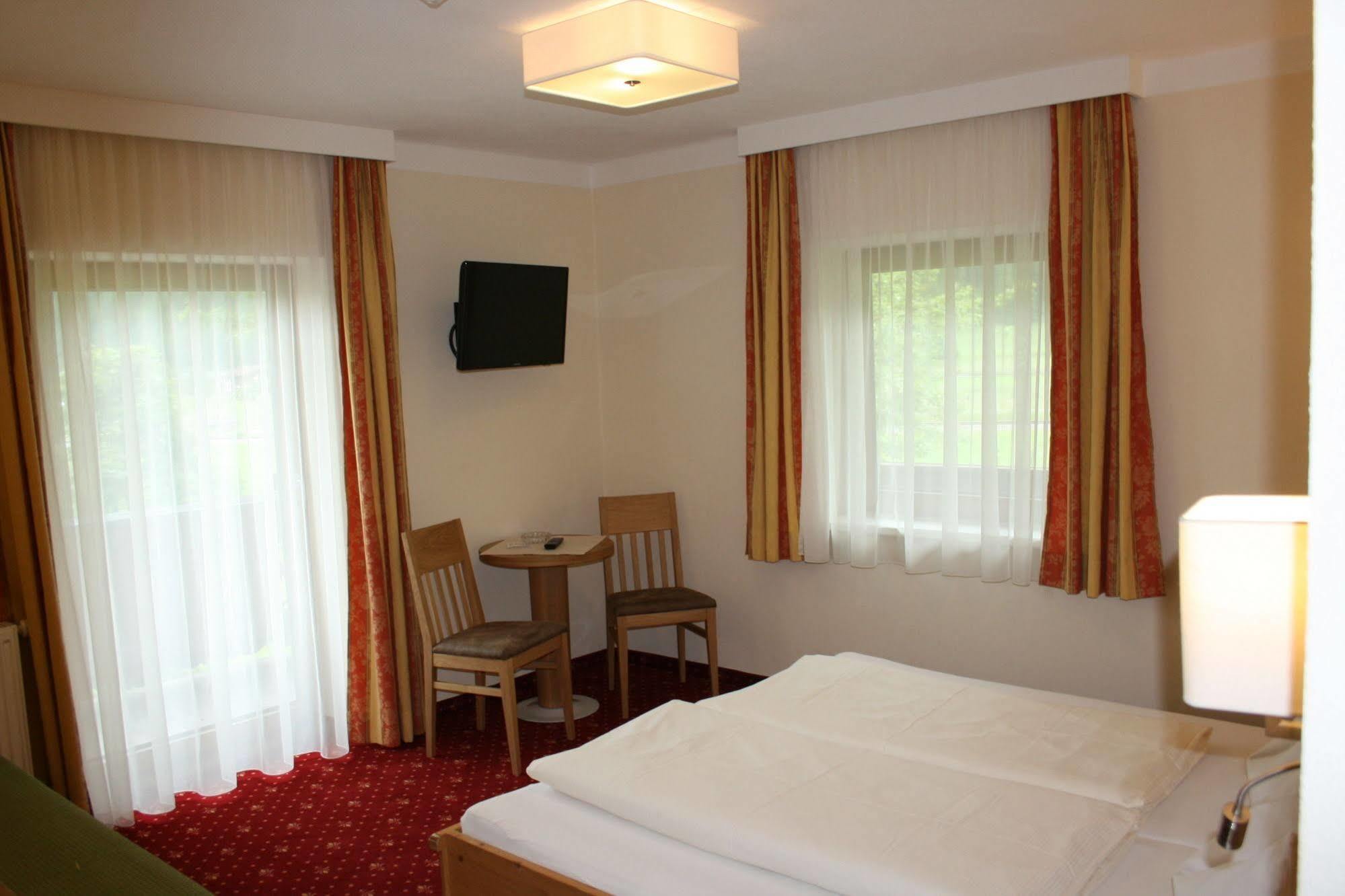 Pension Birkenhof Mayrhofen Bagian luar foto
