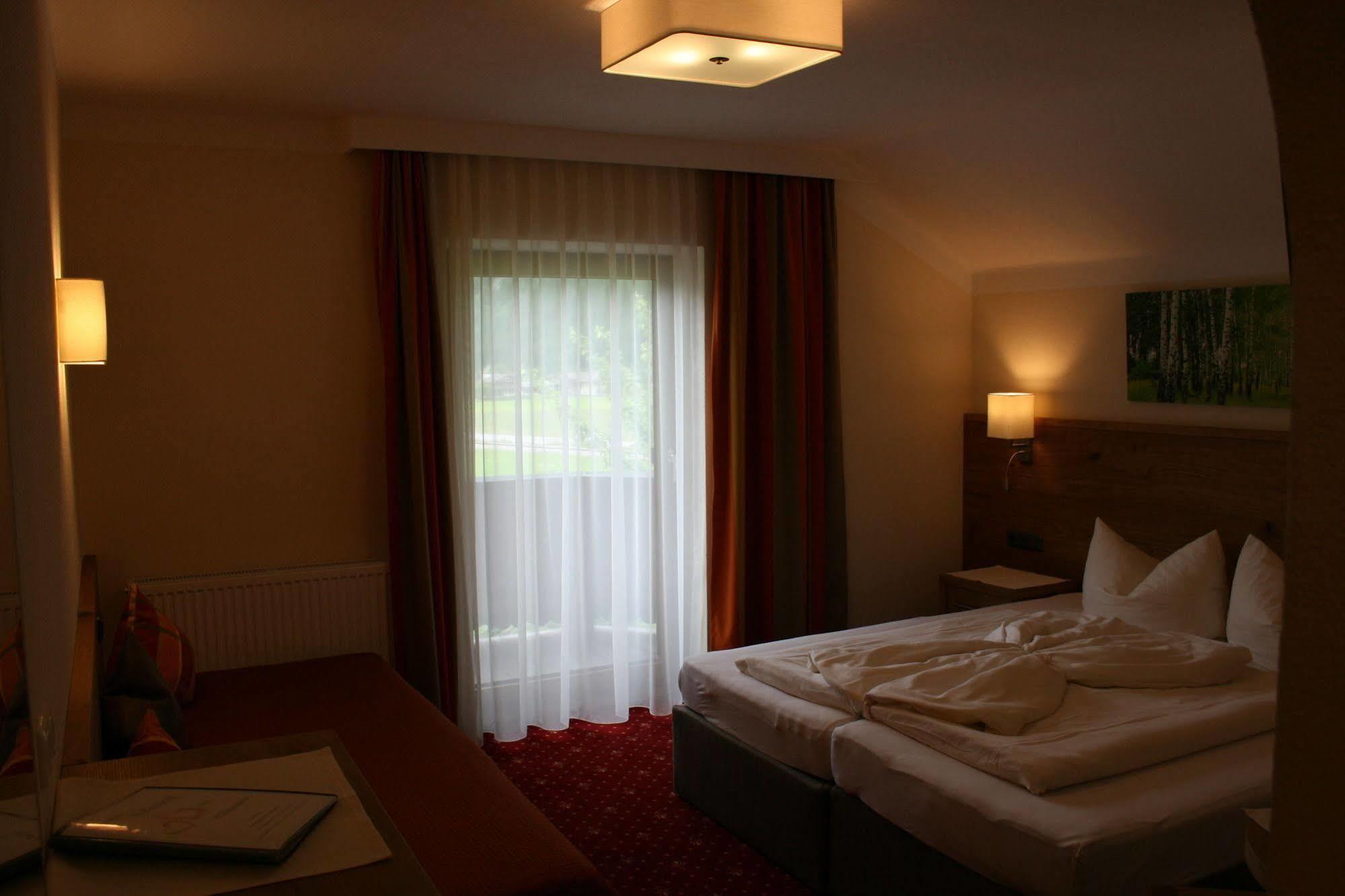 Pension Birkenhof Mayrhofen Bagian luar foto