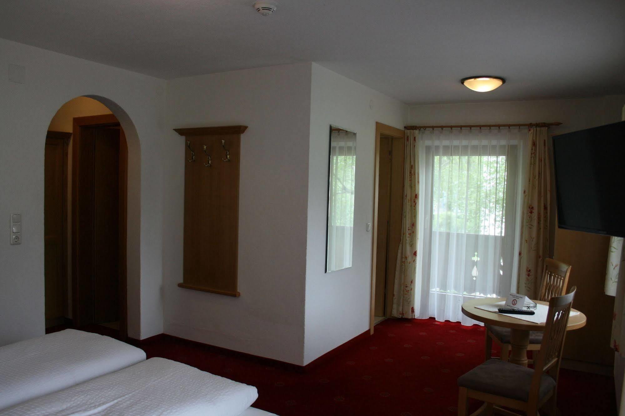 Pension Birkenhof Mayrhofen Bagian luar foto