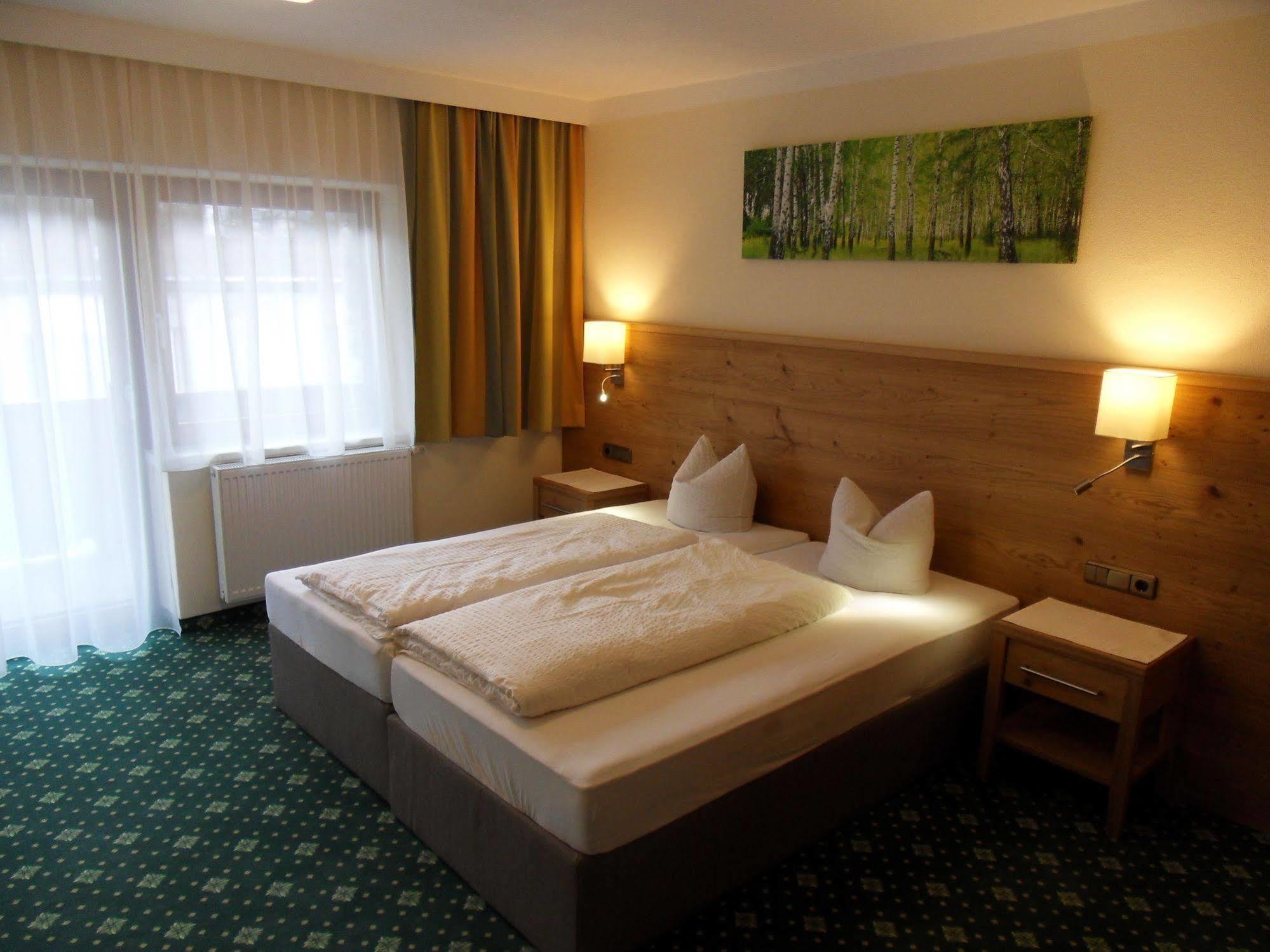 Pension Birkenhof Mayrhofen Bagian luar foto